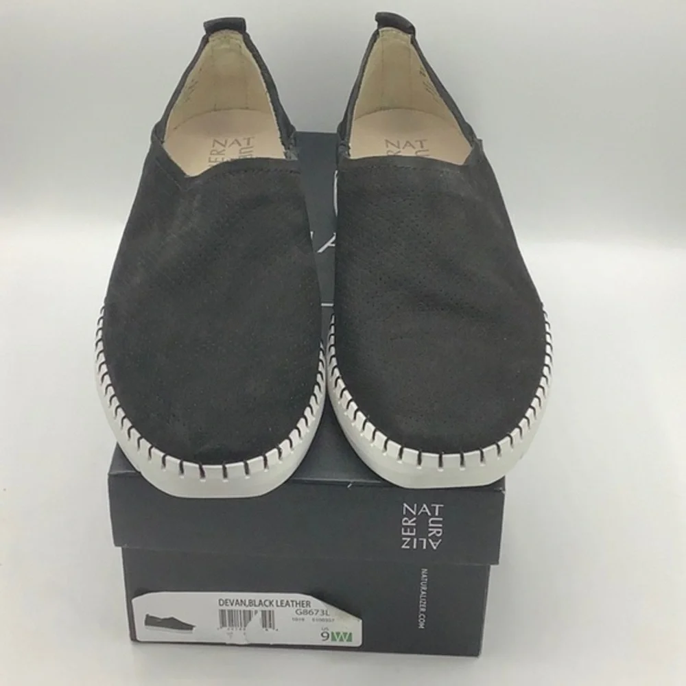 NATURALIZER Black Devan Leather Slip-On Sneakers
